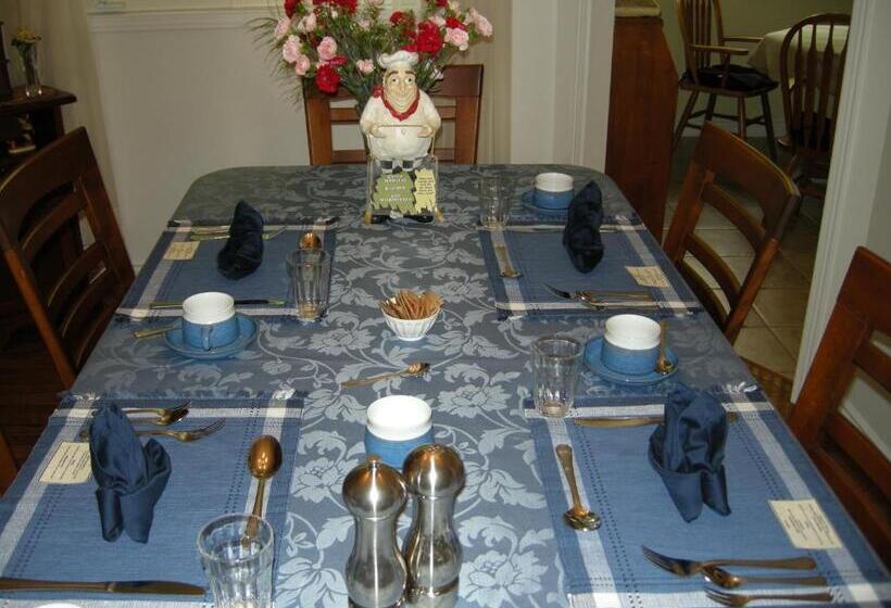 Tucked Inn The Harbour B&b