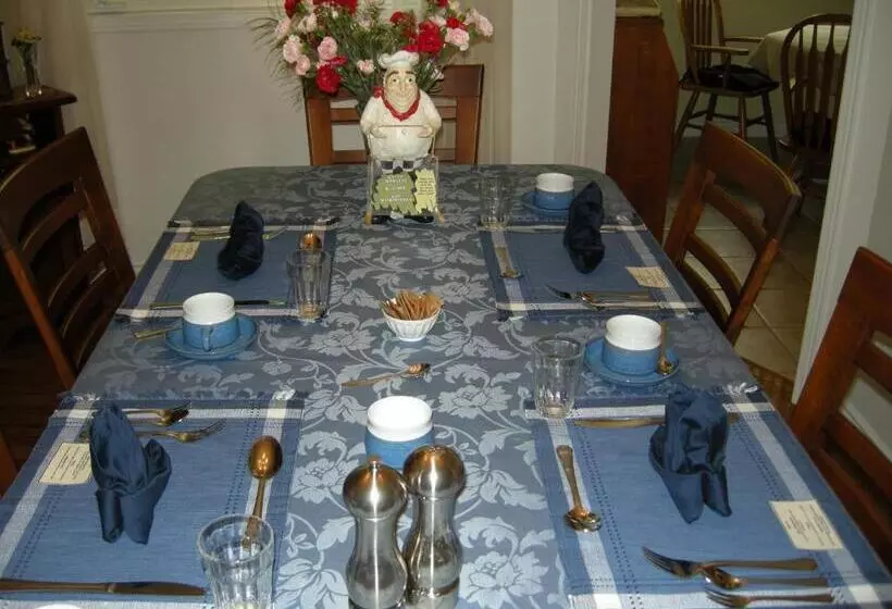 Tucked Inn The Harbour B&b