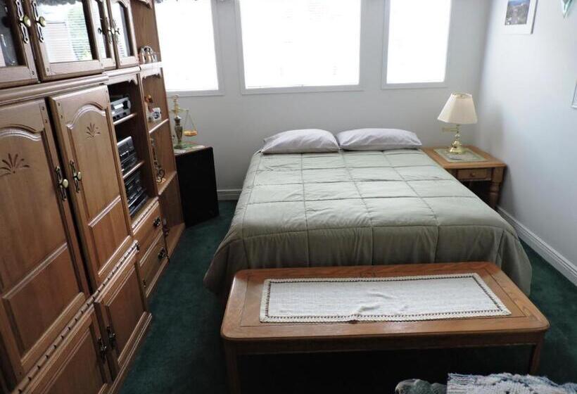 Tucked Inn The Harbour B&b