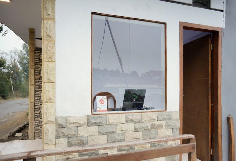 ユースホステル Pieter Homestay Bromo By Oyo Rooms