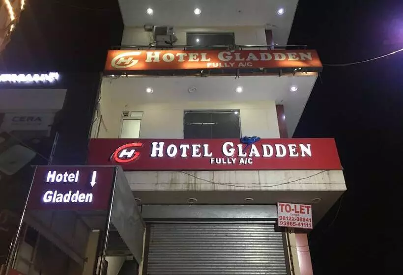 ホテル Gladden