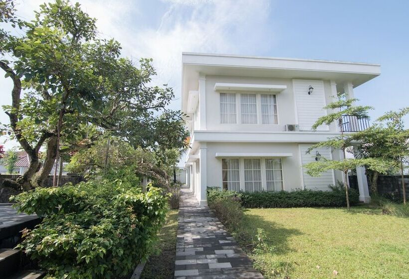 בית מלון כפרי Sevilla Resort Magelang