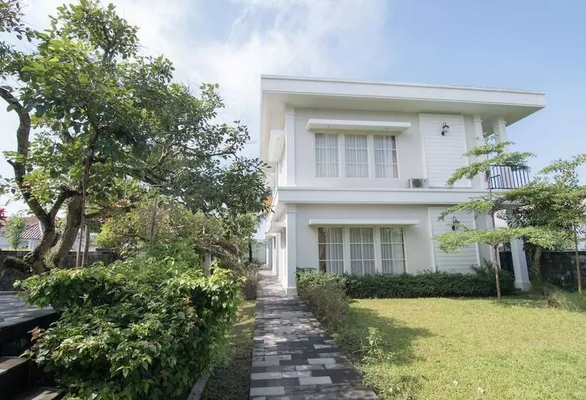 Hotelli Sevilla Resort Magelang