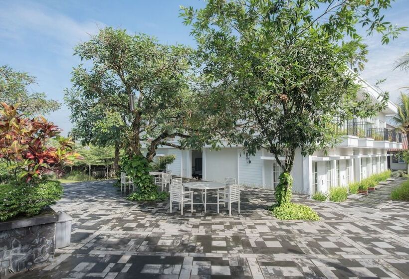 בית מלון כפרי Sevilla Resort Magelang
