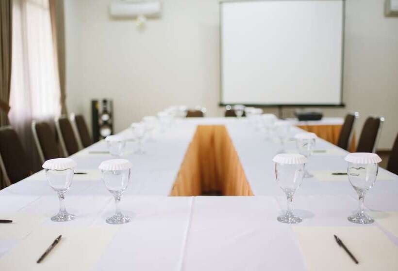 בית מלון כפרי Sevilla Resort Magelang