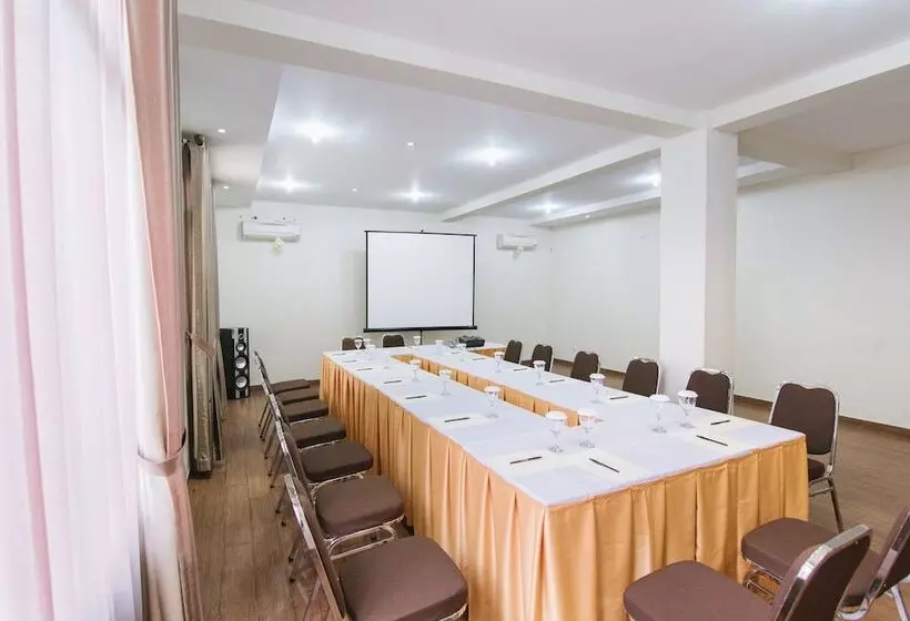 Hotelli Sevilla Resort Magelang