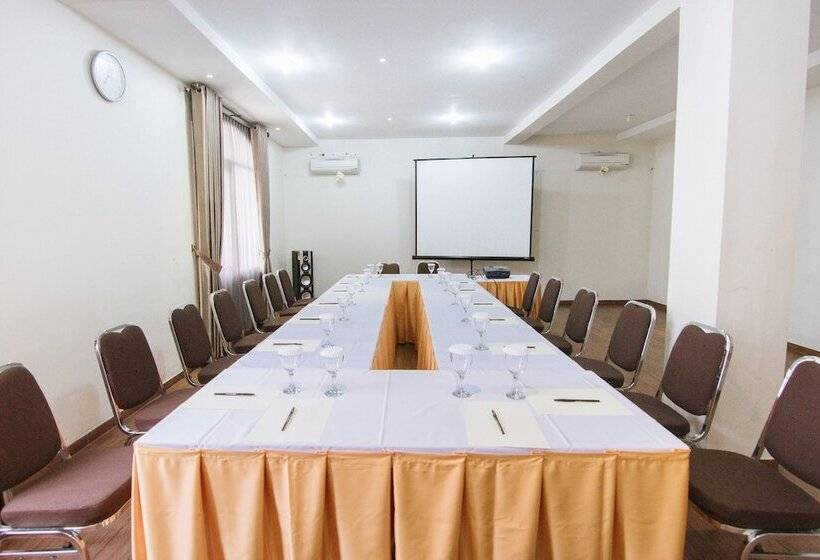 בית מלון כפרי Sevilla Resort Magelang