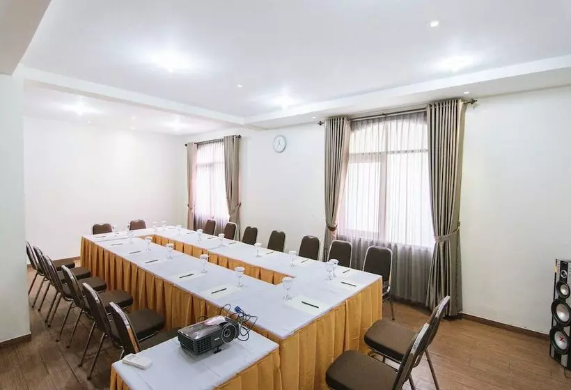 Hotelli Sevilla Resort Magelang