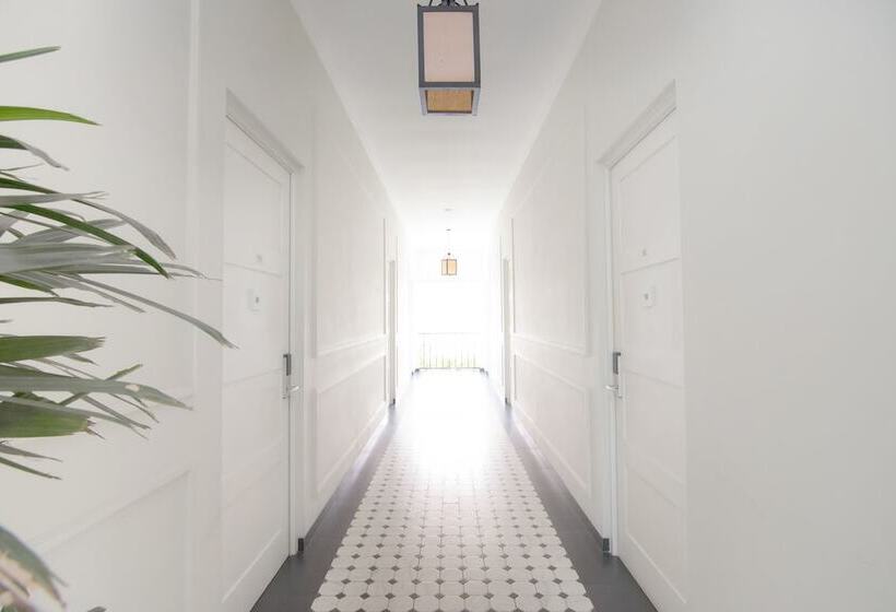 בית מלון כפרי Sevilla Resort Magelang