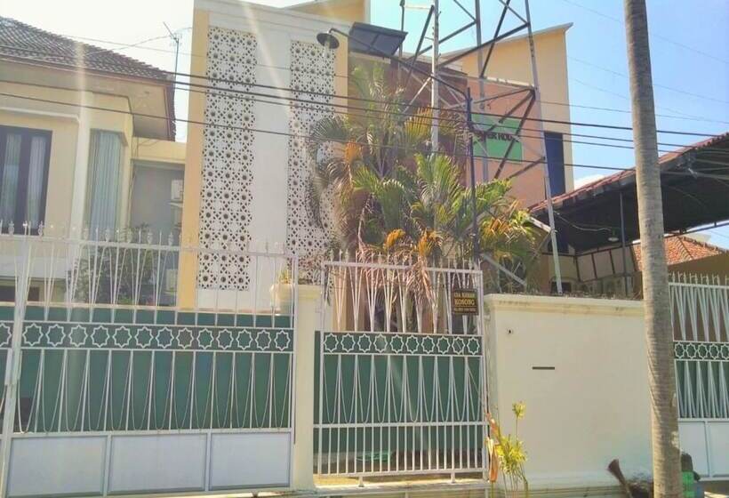 פנסיון Comfy Tower House