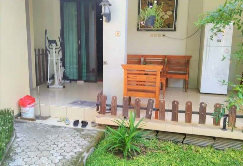 פנסיון Comfy Tower House