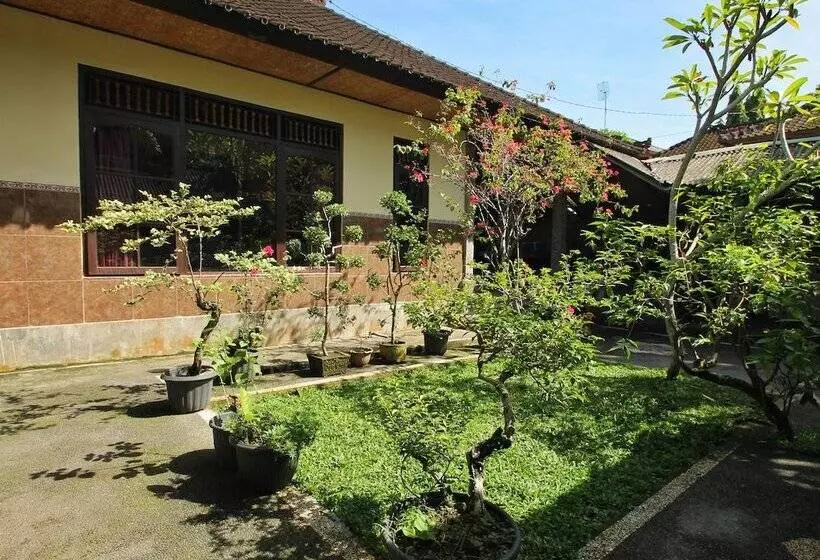 Retkeilymaja Pondok Teges