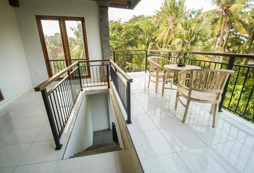 Bed and Breakfast Akusara House