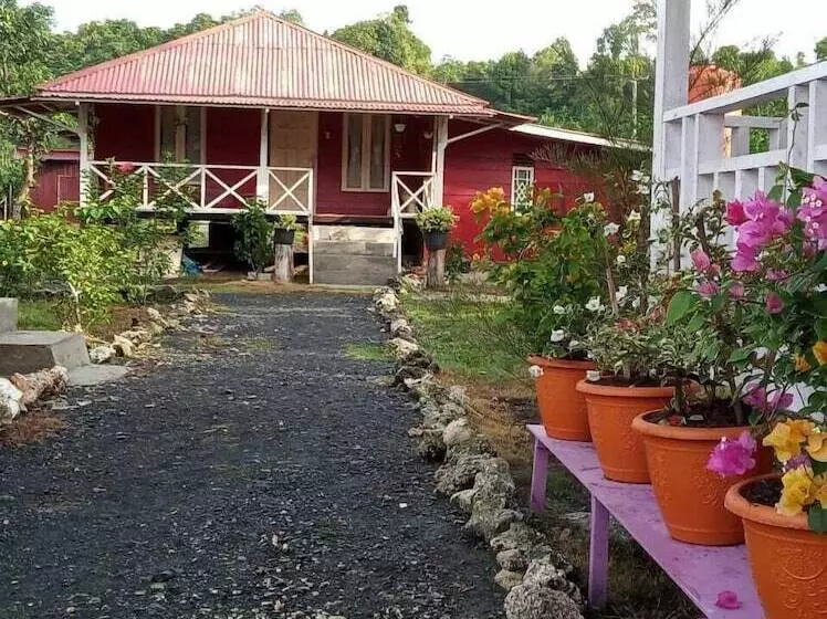 Aamiaismajoitus (B&B) Pondok Oma Surf Simeulue