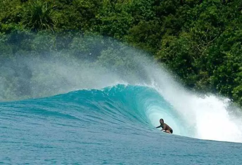 Aamiaismajoitus (B&B) Pondok Oma Surf Simeulue
