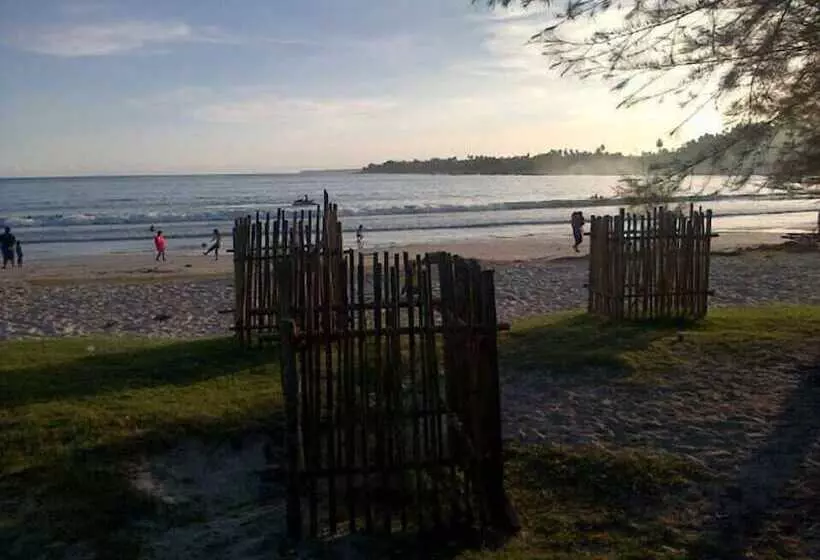 Aamiaismajoitus (B&B) Pondok Oma Surf Simeulue