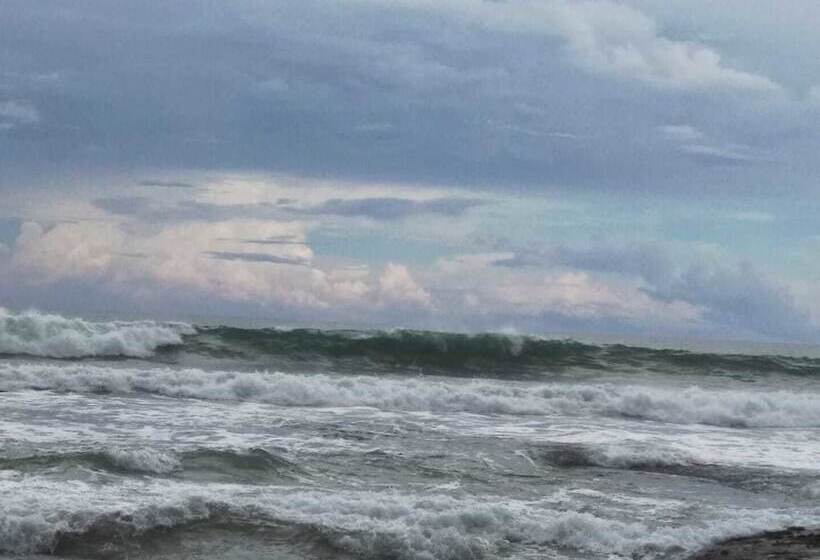 צימר Pondok Oma Surf Simeulue