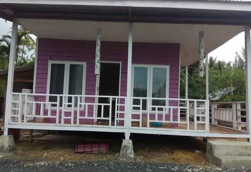 Aamiaismajoitus (B&B) Pondok Oma Surf Simeulue