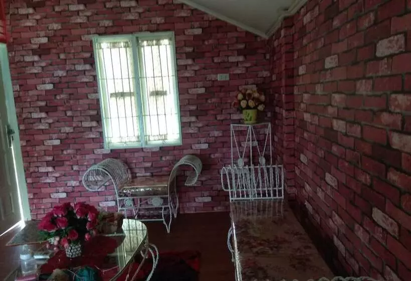 Aamiaismajoitus (B&B) Pondok Oma Surf Simeulue