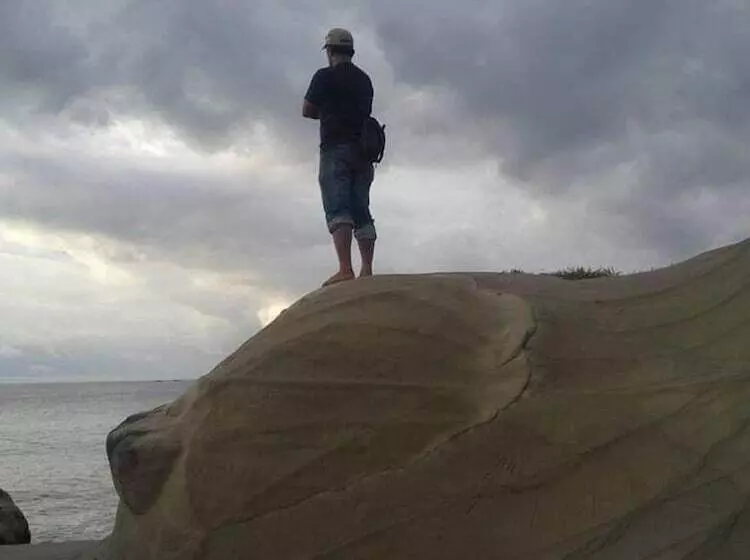 Aamiaismajoitus (B&B) Pondok Oma Surf Simeulue