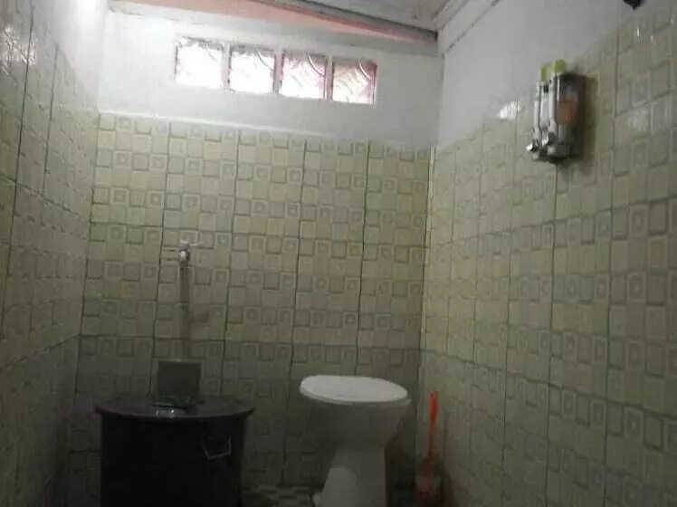 Aamiaismajoitus (B&B) Pondok Oma Surf Simeulue