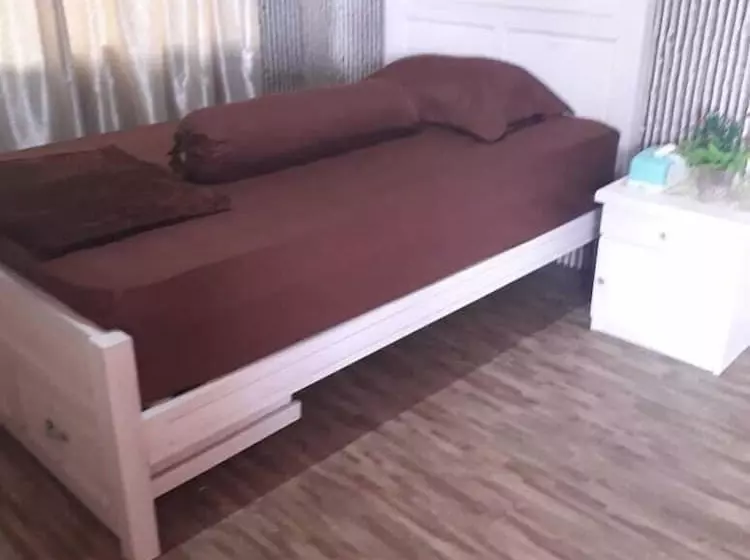 Aamiaismajoitus (B&B) Pondok Oma Surf Simeulue