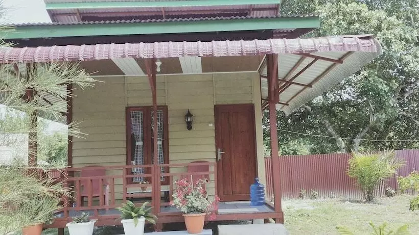 Aamiaismajoitus (B&B) Pondok Oma Surf Simeulue