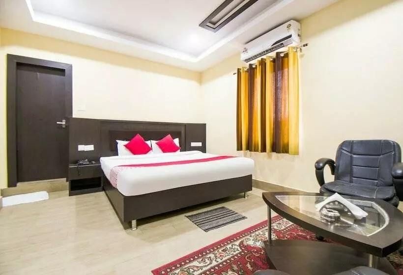 ホテル Holiday International By Oyo Rooms