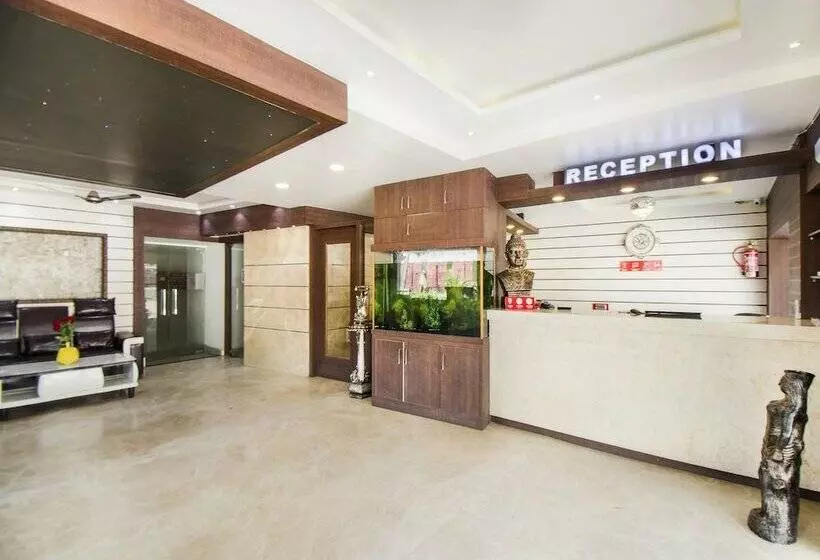 ホテル Holiday International By Oyo Rooms