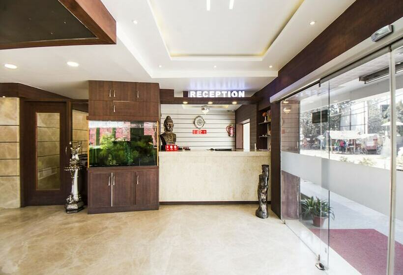 ホテル Holiday International By Oyo Rooms