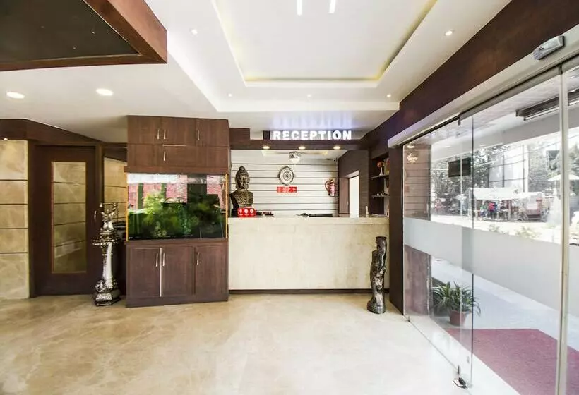 ホテル Holiday International By Oyo Rooms