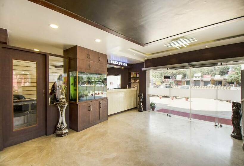 ホテル Holiday International By Oyo Rooms