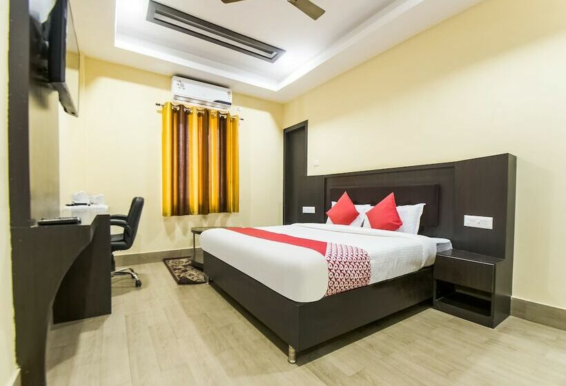 ホテル Holiday International By Oyo Rooms