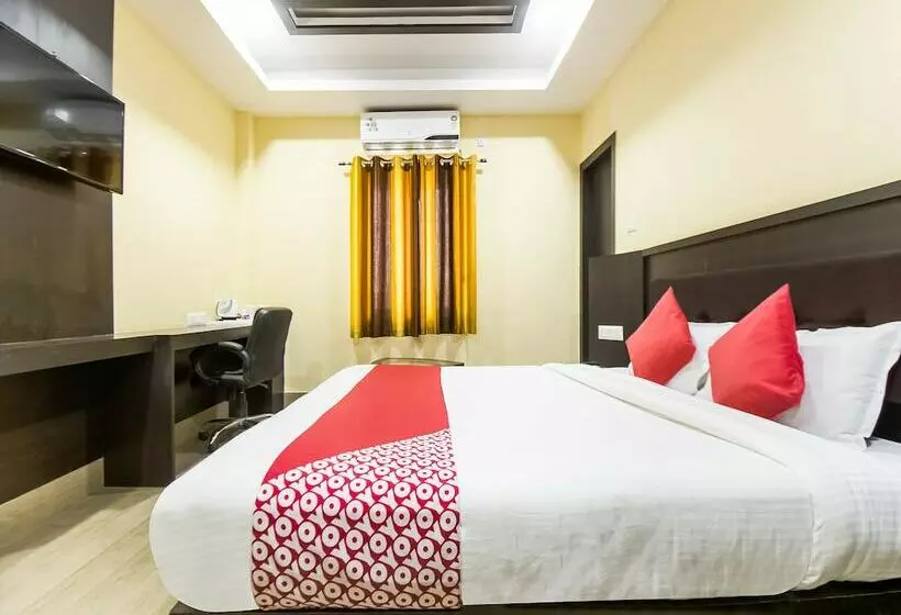 ホテル Holiday International By Oyo Rooms