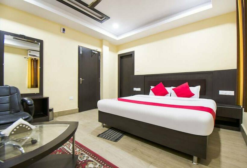 ホテル Holiday International By Oyo Rooms