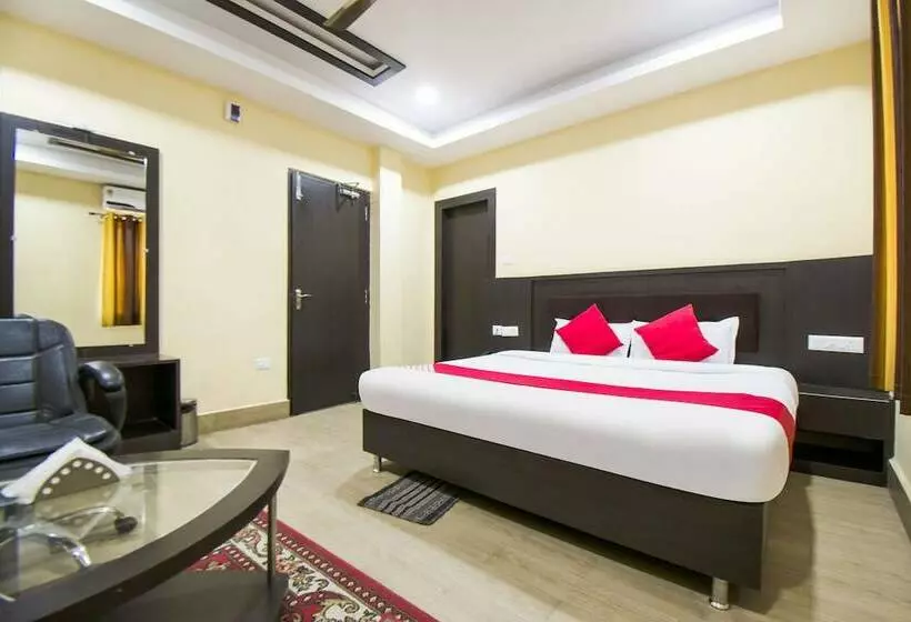 ホテル Holiday International By Oyo Rooms