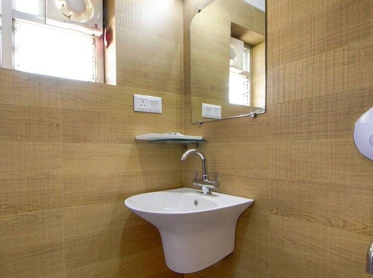 ホテル Holiday International By Oyo Rooms