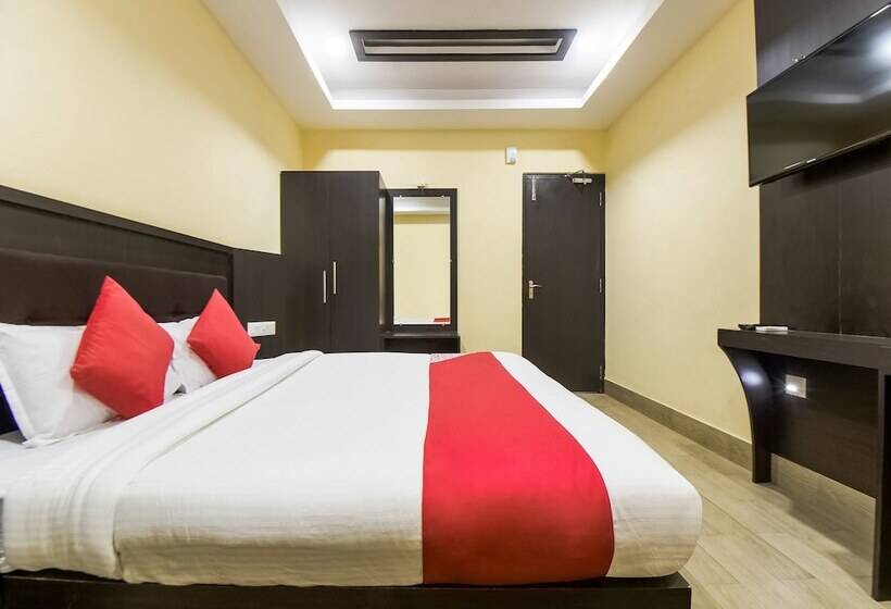 ホテル Holiday International By Oyo Rooms