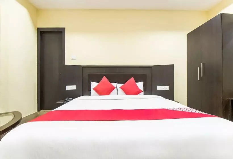 ホテル Holiday International By Oyo Rooms