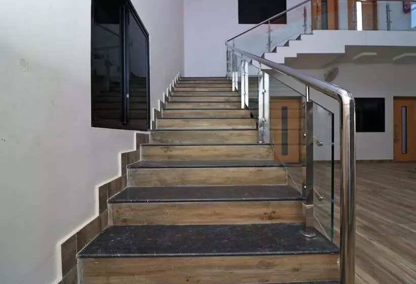 هتل Mahendra Greens By Oyo Rooms