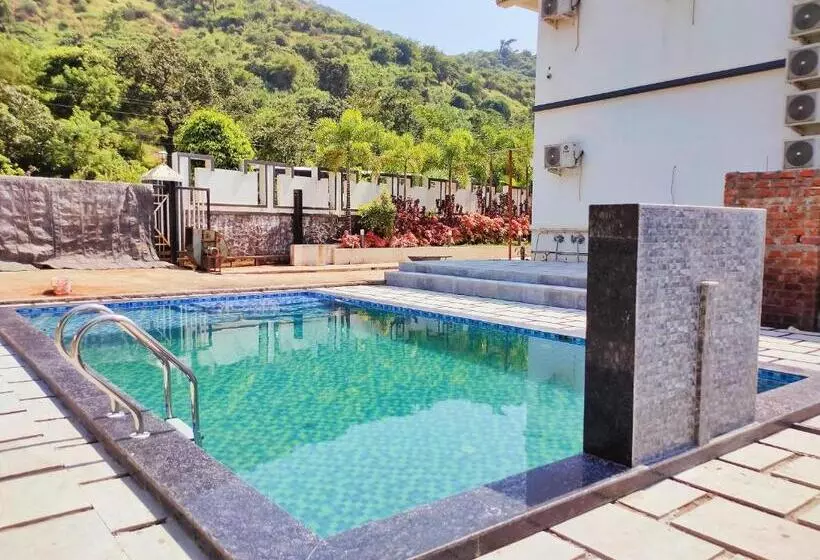 ホテル Nature Shield Lonavala