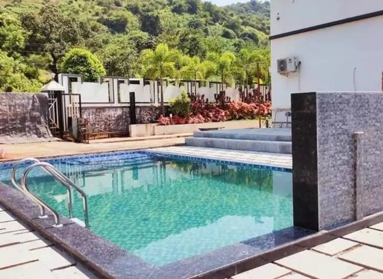 ホテル Nature Shield Lonavala