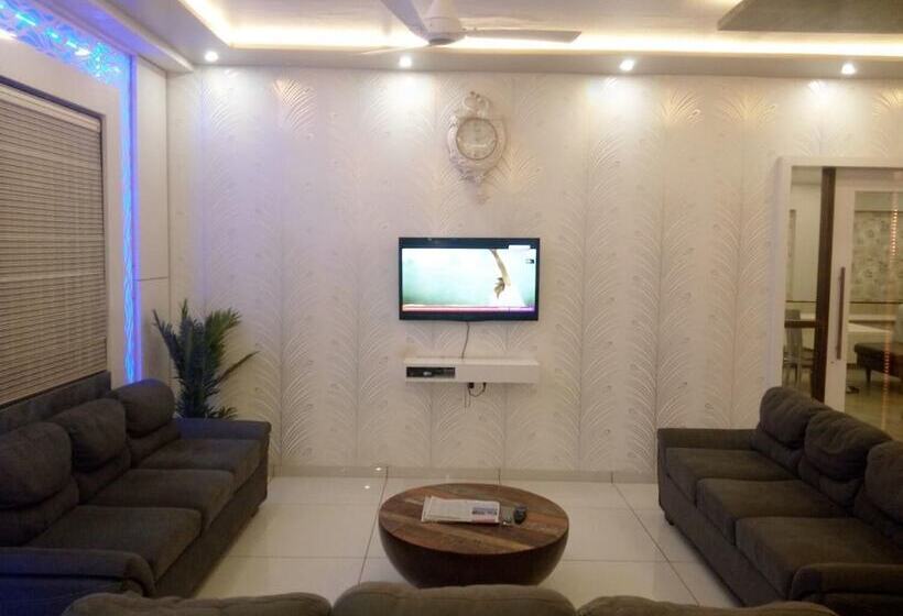 בית מלון כפרי Pushpak Park