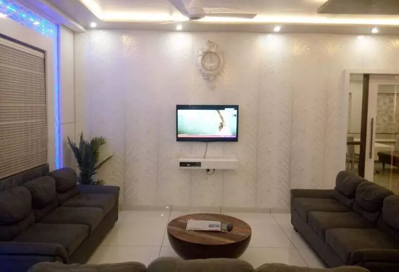 Hotelli Pushpak Park