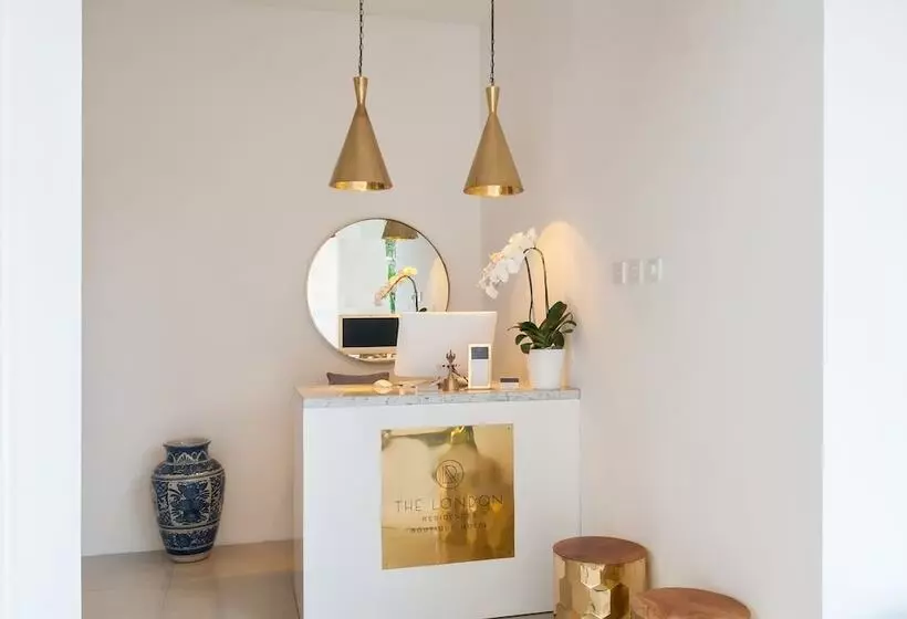 ホテル The London Residences Boutique