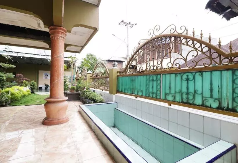 Hotelli Waroeng Transit & Depary Homestay