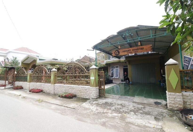 Отель Waroeng Transit & Depary Homestay