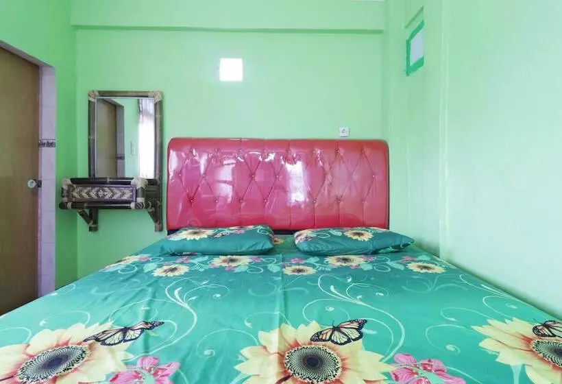 Hotelli Waroeng Transit & Depary Homestay