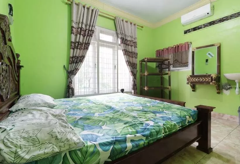 Hotelli Waroeng Transit & Depary Homestay