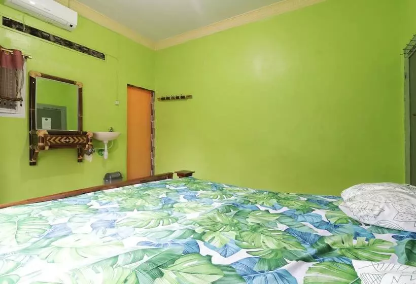 Hotelli Waroeng Transit & Depary Homestay